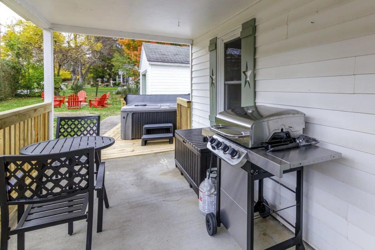 New River Gorge Cottage W Hot Tub, Fire Pit, Grill Oak Hill 外观 照片
