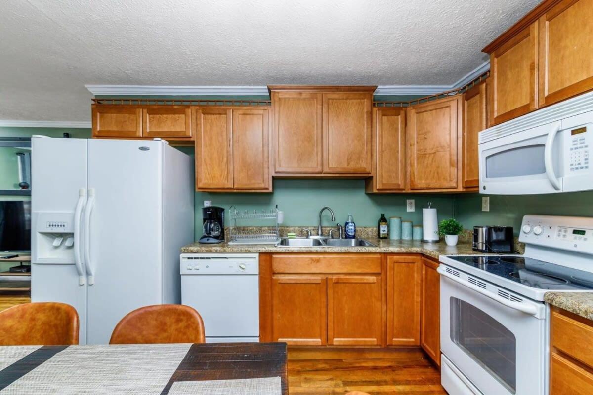 New River Gorge Cottage W Hot Tub, Fire Pit, Grill Oak Hill 外观 照片
