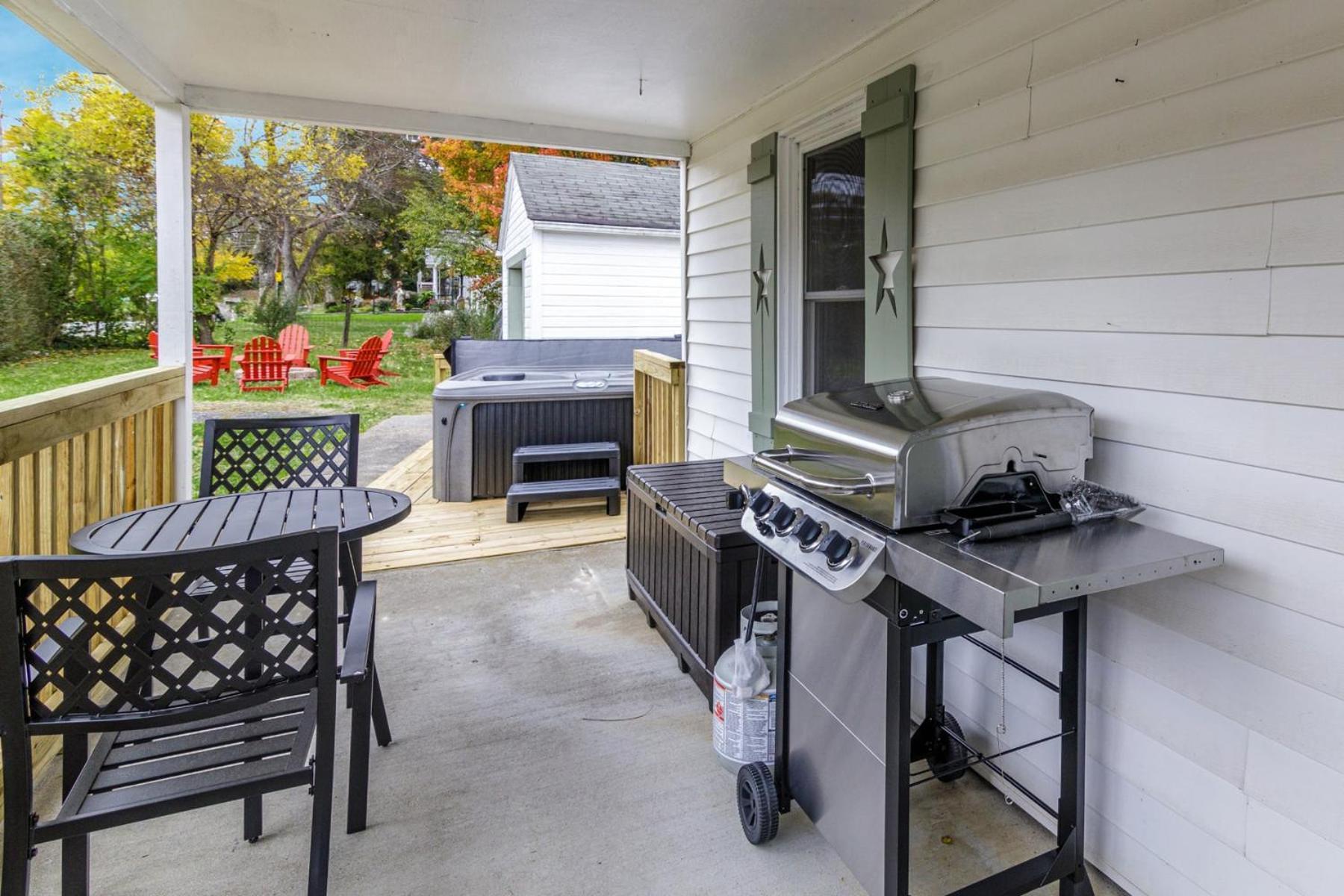 New River Gorge Cottage W Hot Tub, Fire Pit, Grill Oak Hill 外观 照片