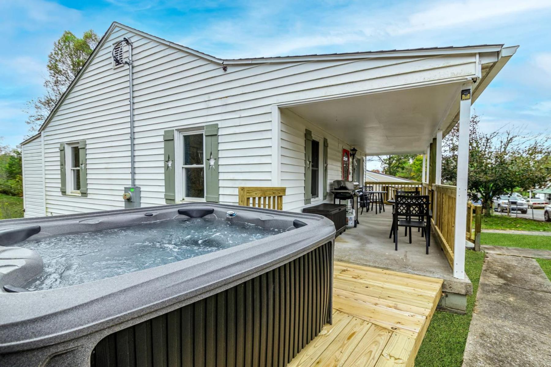 New River Gorge Cottage W Hot Tub, Fire Pit, Grill Oak Hill 外观 照片